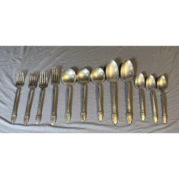 Vintage 1847 Rogers Brothers "First Love" Silverplate Flatware Lot - Picture 1 of 7